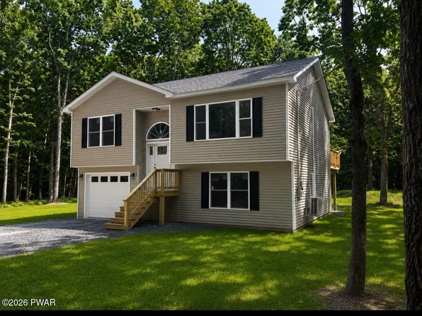 119 Jackson Dr, Hawley, PA 18428