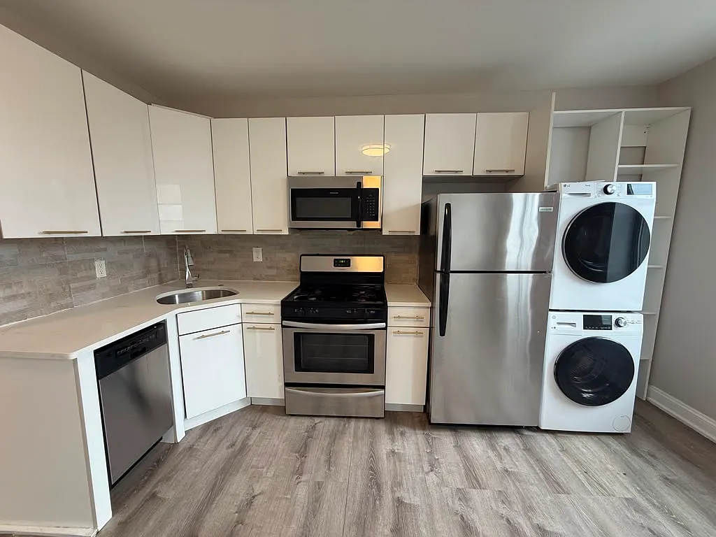 2 bed, $2,400 — Photo 1