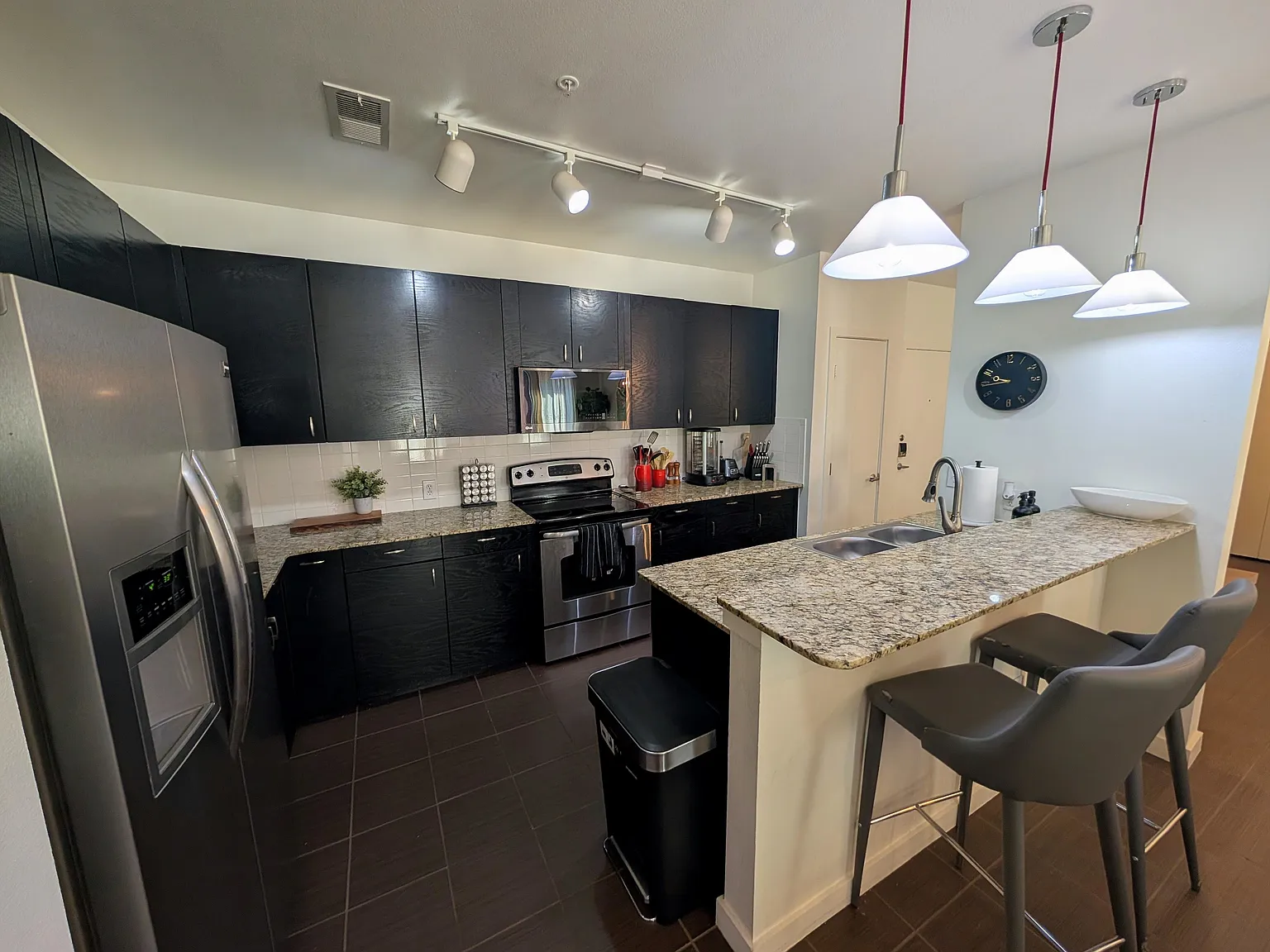 2 bed, 1152 sqft, $2,400 — Photo 3