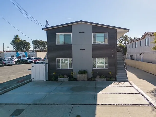 2 bed, 700 sqft, $3,100 — Photo 2
