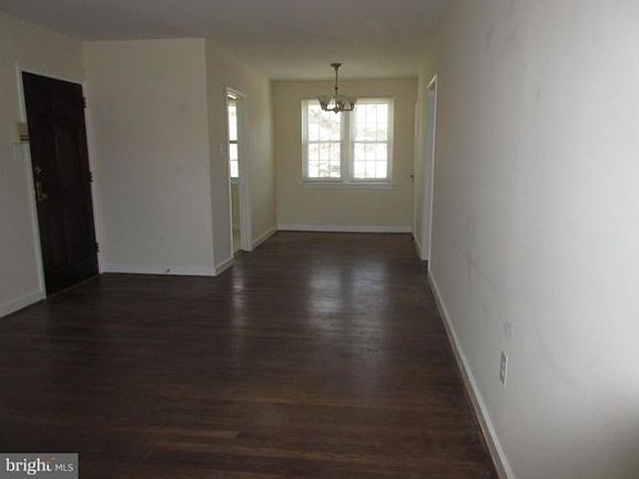 3rd image of 3205 Commonwealth Ave Unit 1-3205C