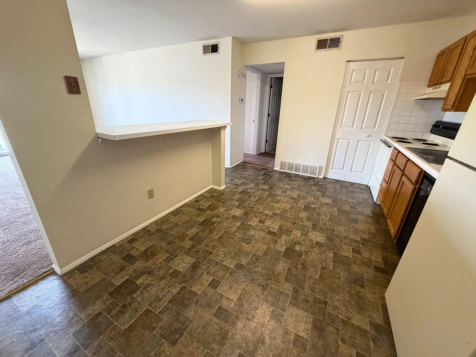 2 bed, 1.0 bath, $950 — Photo 4