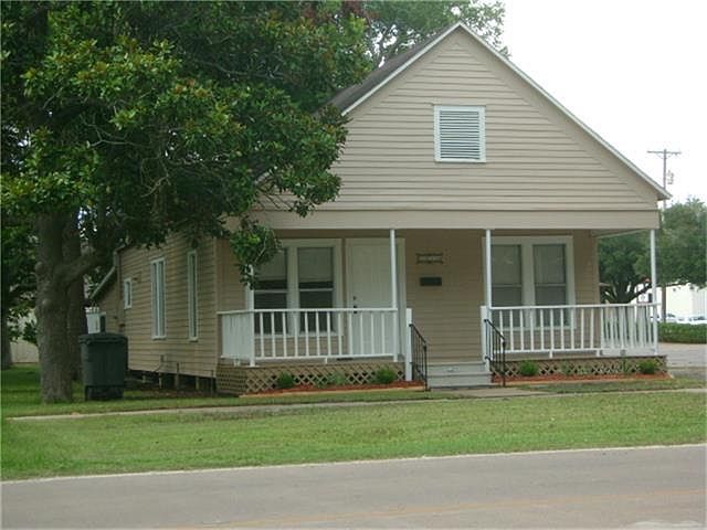 1st image of 2215 6th St