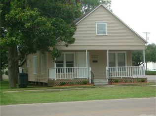 2215 6th St, Bay City, TX 77414