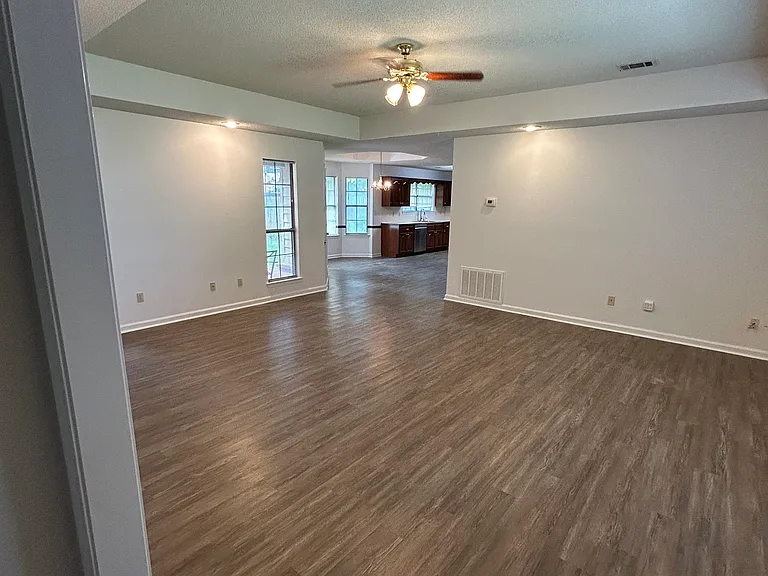 2305 Coraltree Dr — Photo 3