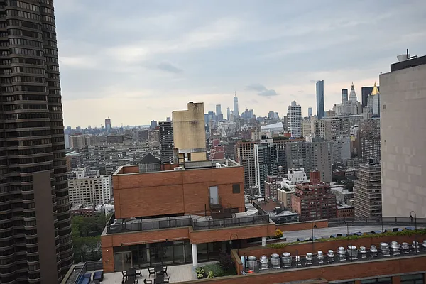 Rented by Luxury Habitat | media 36