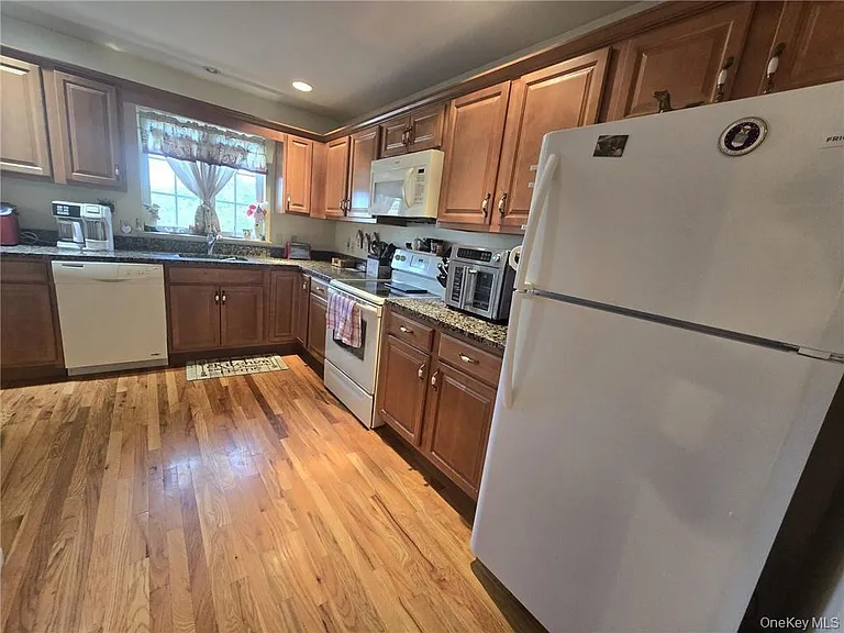 105 N Montgomery St #B3-4 — Photo 3
