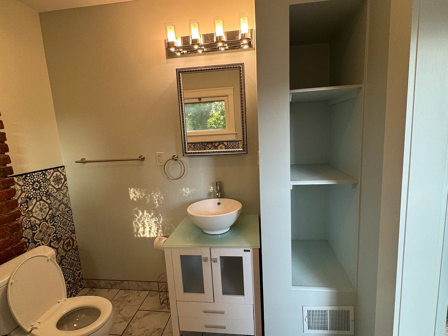 4 bed, 1560 sqft, $1,700 — Photo 3