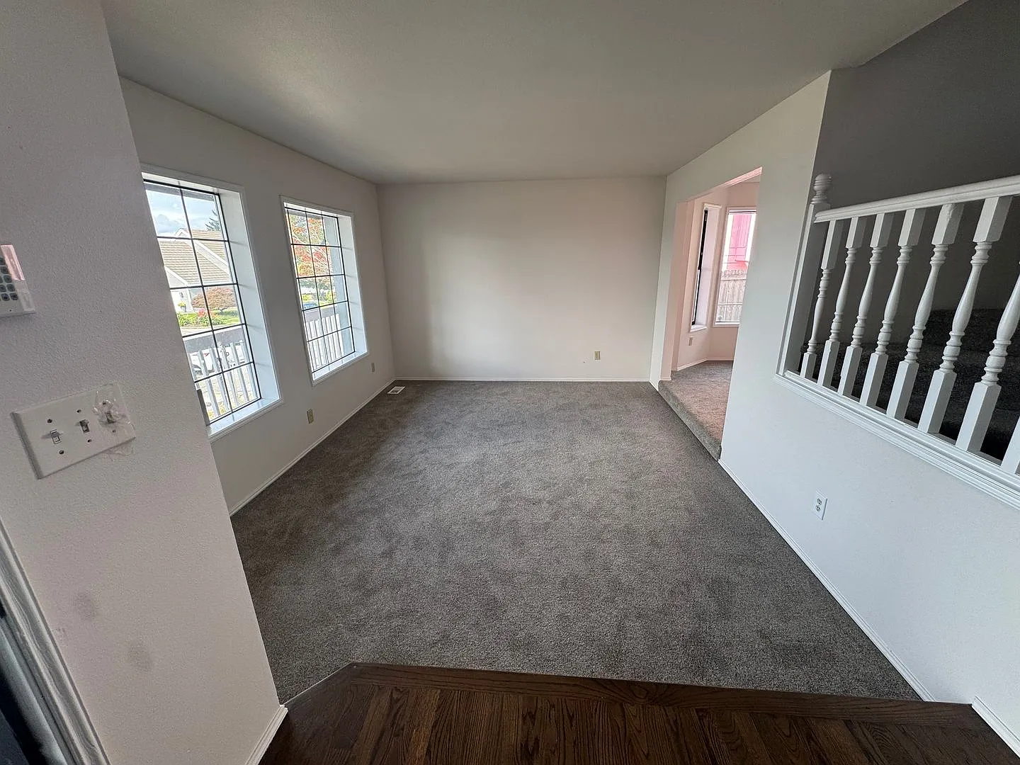 Bright NE Tacoma Home 3 Bedroom 2 Bath, Peaking Sound View with a 3 Car Garage & Fenced Yard! — Photo 3
