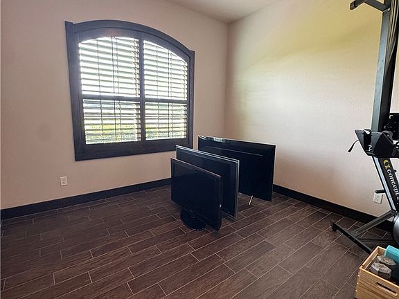 4th image of 9621 Scarborough Dr