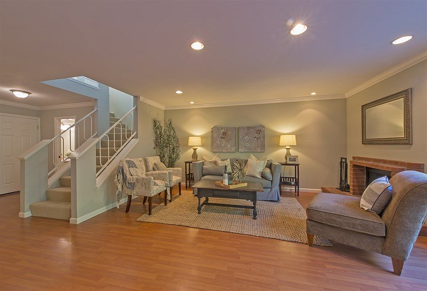 2nd image of 471 Leahy St