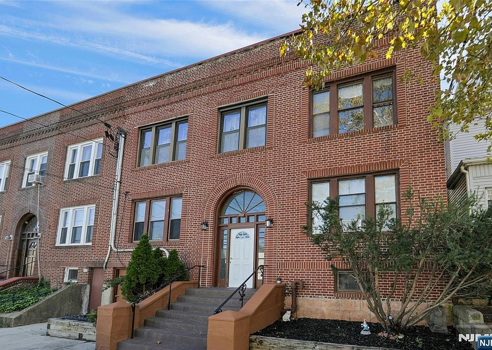 1st image of 452 Avenue 104