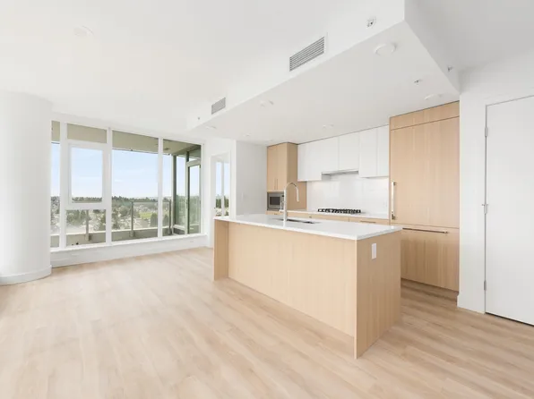 9675 King George Blvd #209, Surrey, BC V3T 0T7