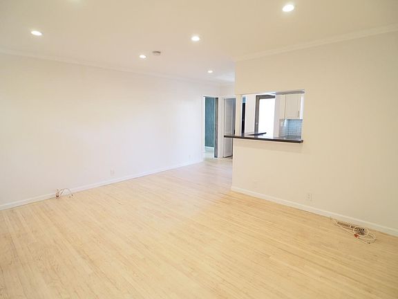 2nd image of 1317 N Holliston Ave APT 2