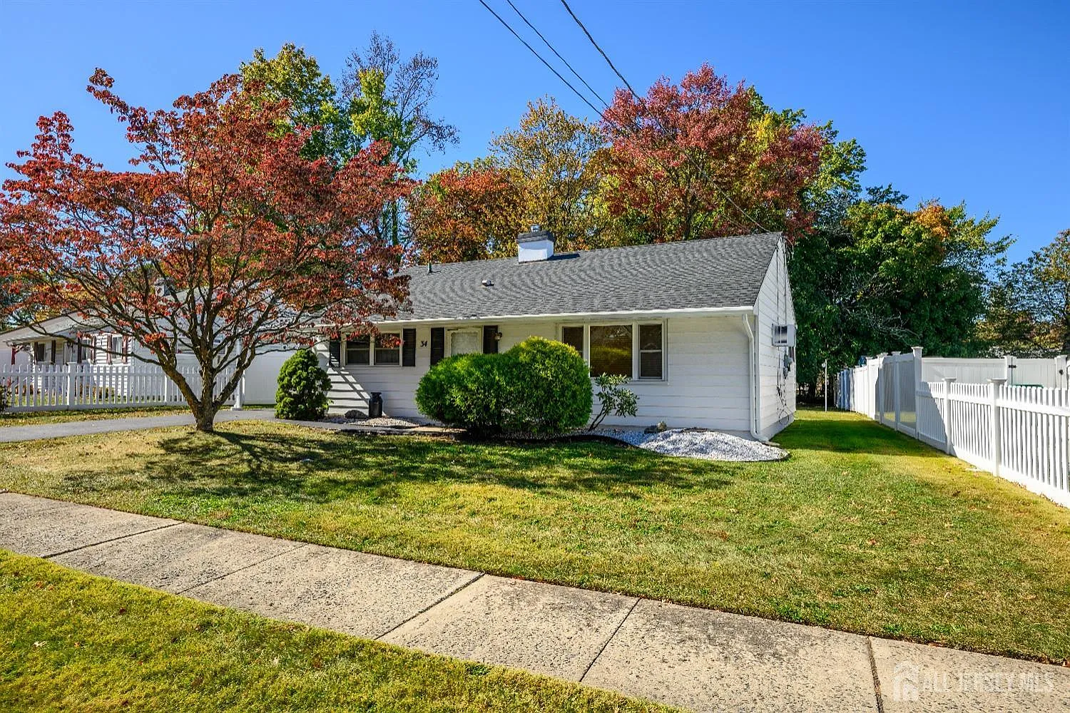 34 Kenmore Rd photo 1