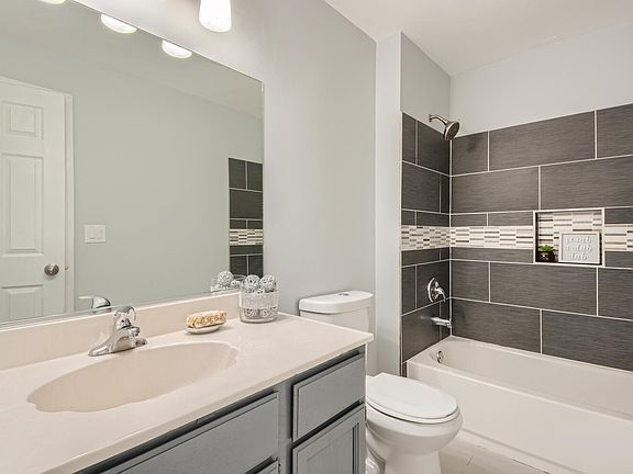 4th image of 744 N Gary Ave Unit 114