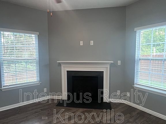 5th image of 5469 Calvert Ln