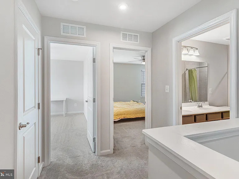 11241 Wheeler Ridge Dr — Photo 32