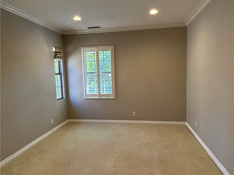 36 Grassland — Photo 9