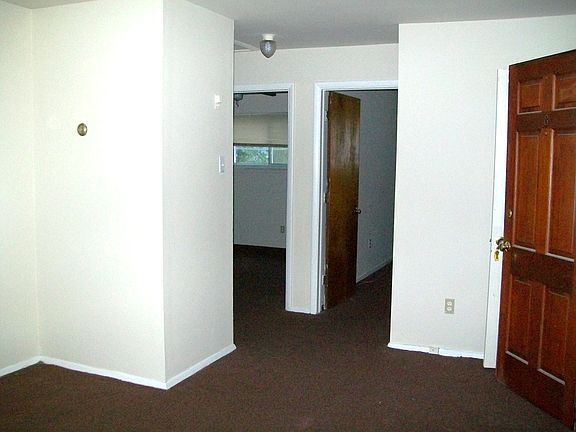 5th image of 4027 Macarthur Ave APT 1
