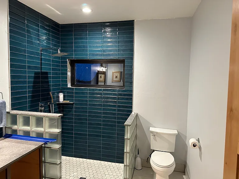 435 NW Strawberry Mount Pl — Photo 6