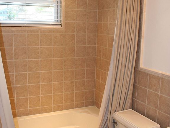 Full Bathroom #1