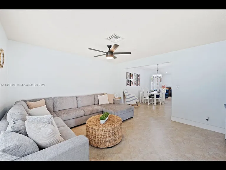 2510 NW 110th Ter — Photo 9