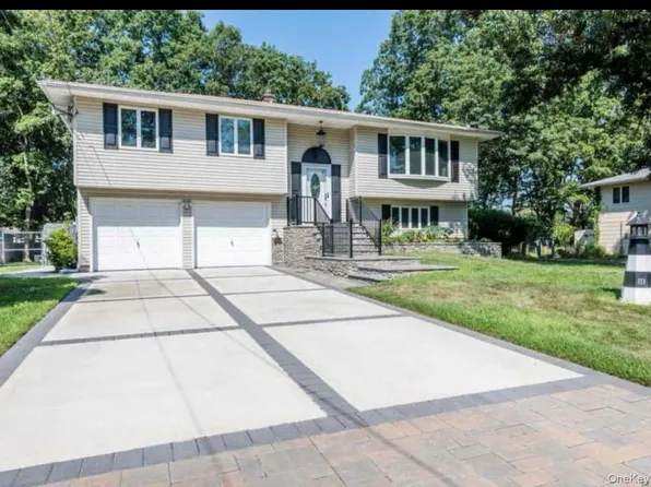 16 Maryanne ave, Port Jefferson Station, NY 11776