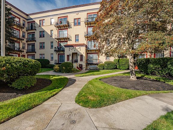 4th image of 300 Ocean Ave #D-7a