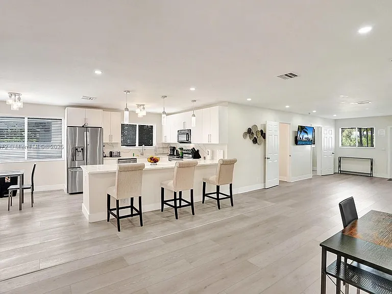 1018 Adams St — Photo 9