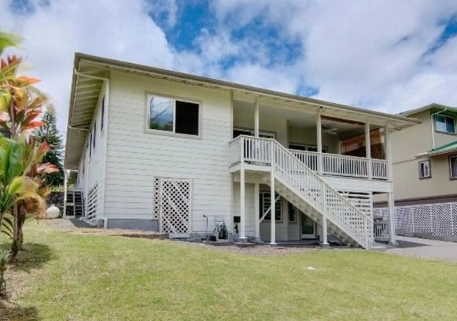 Lovely & spacious 3 bedroom 2 bath home (upstairs unit) in Hilo. — Photo 2
