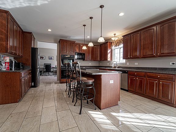 4th image of 16329 Sand Creek Ln