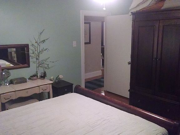 5th image of 213 Elizabeth Ave