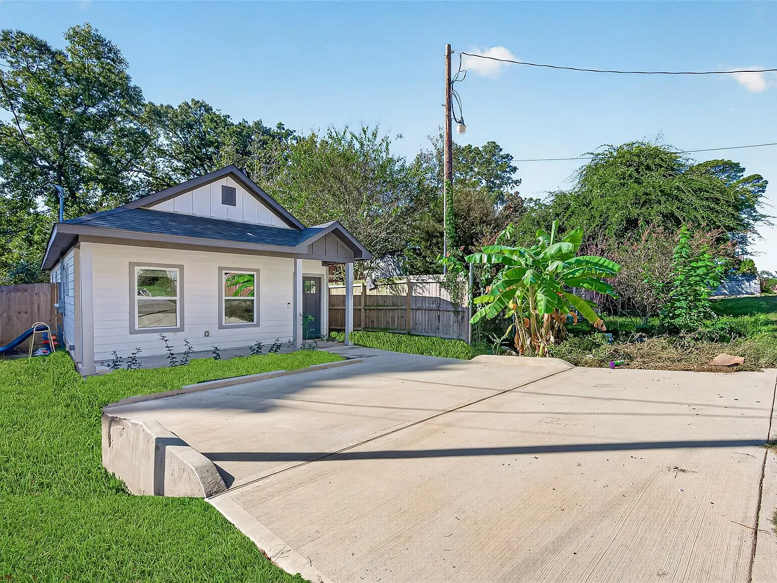 3 bed, 2.0 bath, 1200 sqft, $1,295 — Photo 4