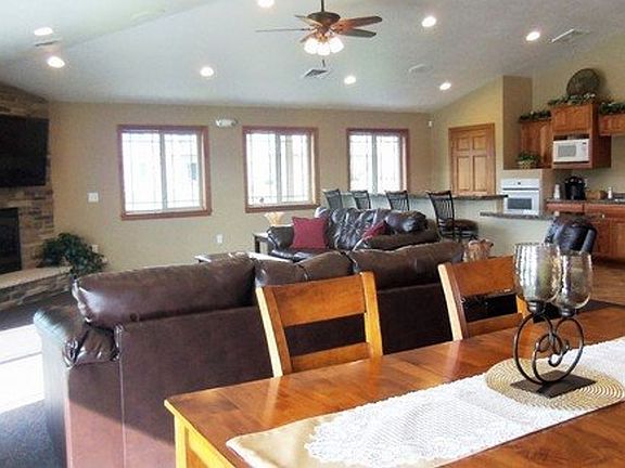 2nd image of 112-184 Lamplighter Dr #112-09