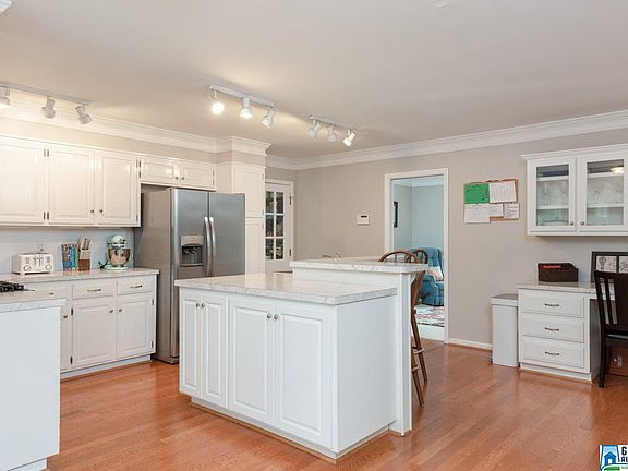 5th image of 1001 Mountain Oaks Dr