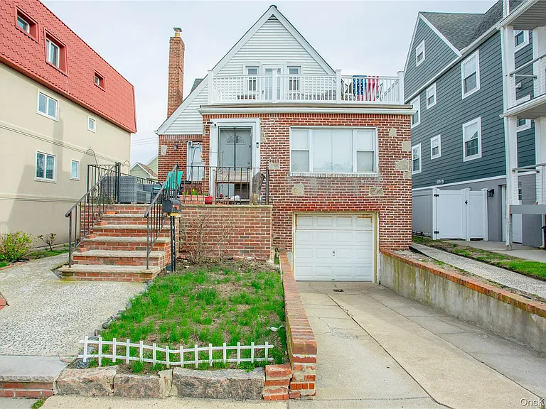 237 E Broadway #LOWER — Photo 2