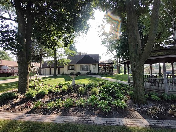 2nd image of 884 Phelps Ave