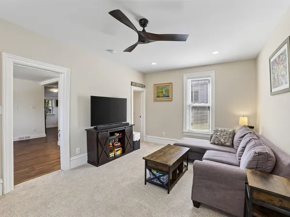 204 Petoskey Ave, Charlevoix, MI 49720