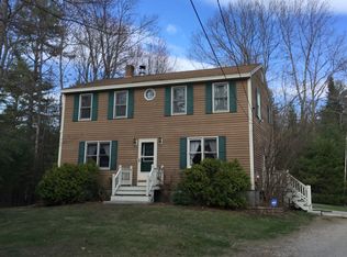 25 Woodridge Dr, Steep Falls, ME 04085