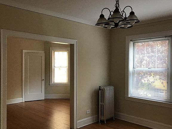 3rd image of 919 Hinman Ave #D2