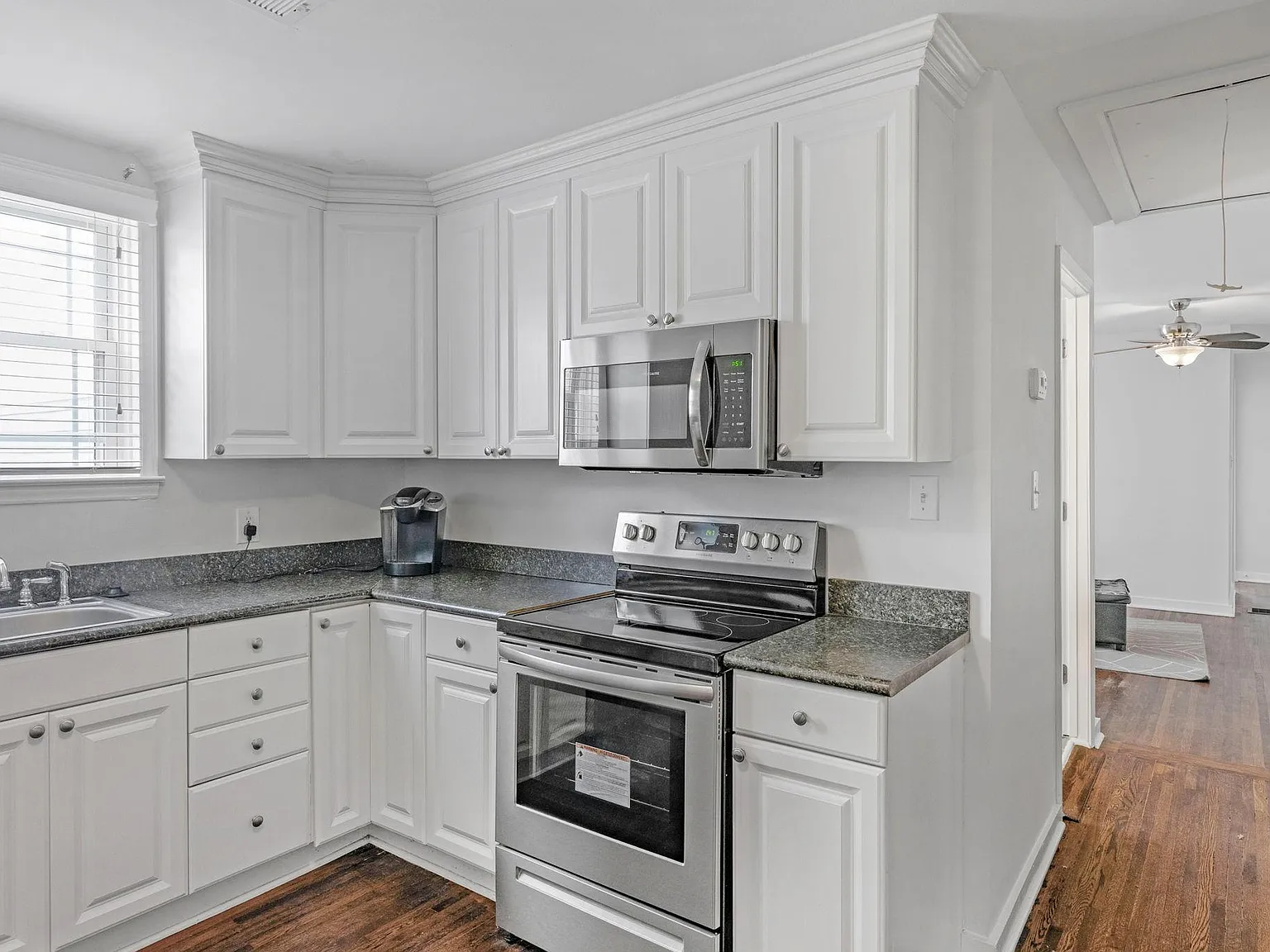 2 bed, 950 sqft, $1,700 — Photo 4