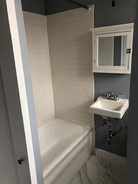 1st image of 547 Franklin St APT 3