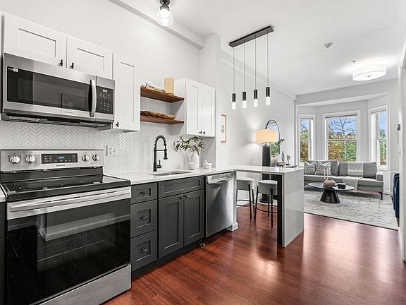5th image of 256 Bremen St #Penthouse 3