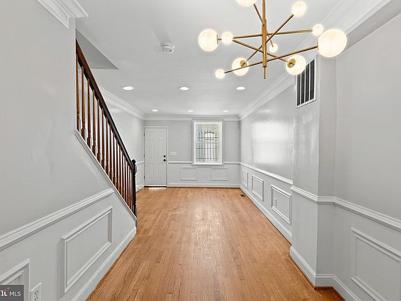 4th image of 501 N Port St