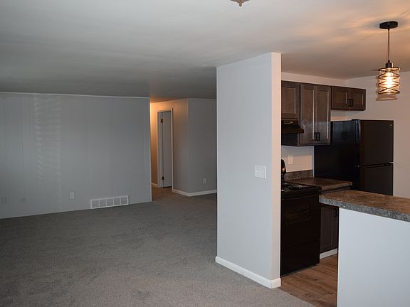 3rd image of 147 Denrose Dr