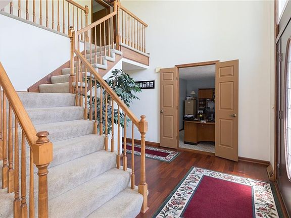 5th image of 18448 Admiralty Dr