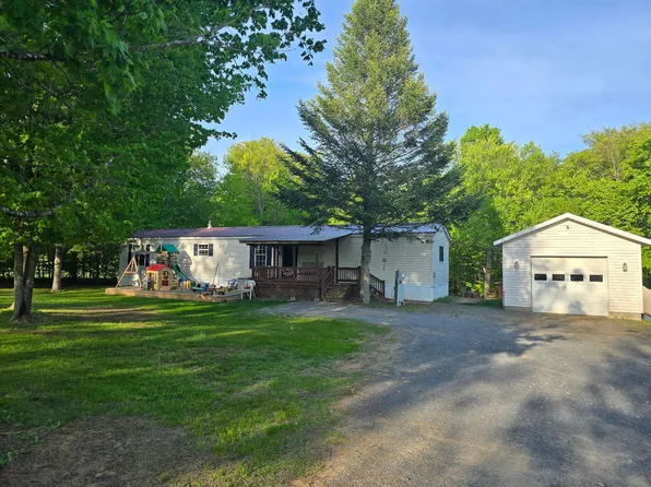 200 Garrand Rd, Mooers, NY 12958