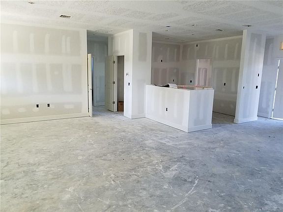 2nd image of 746 Seven Gables Cir SE