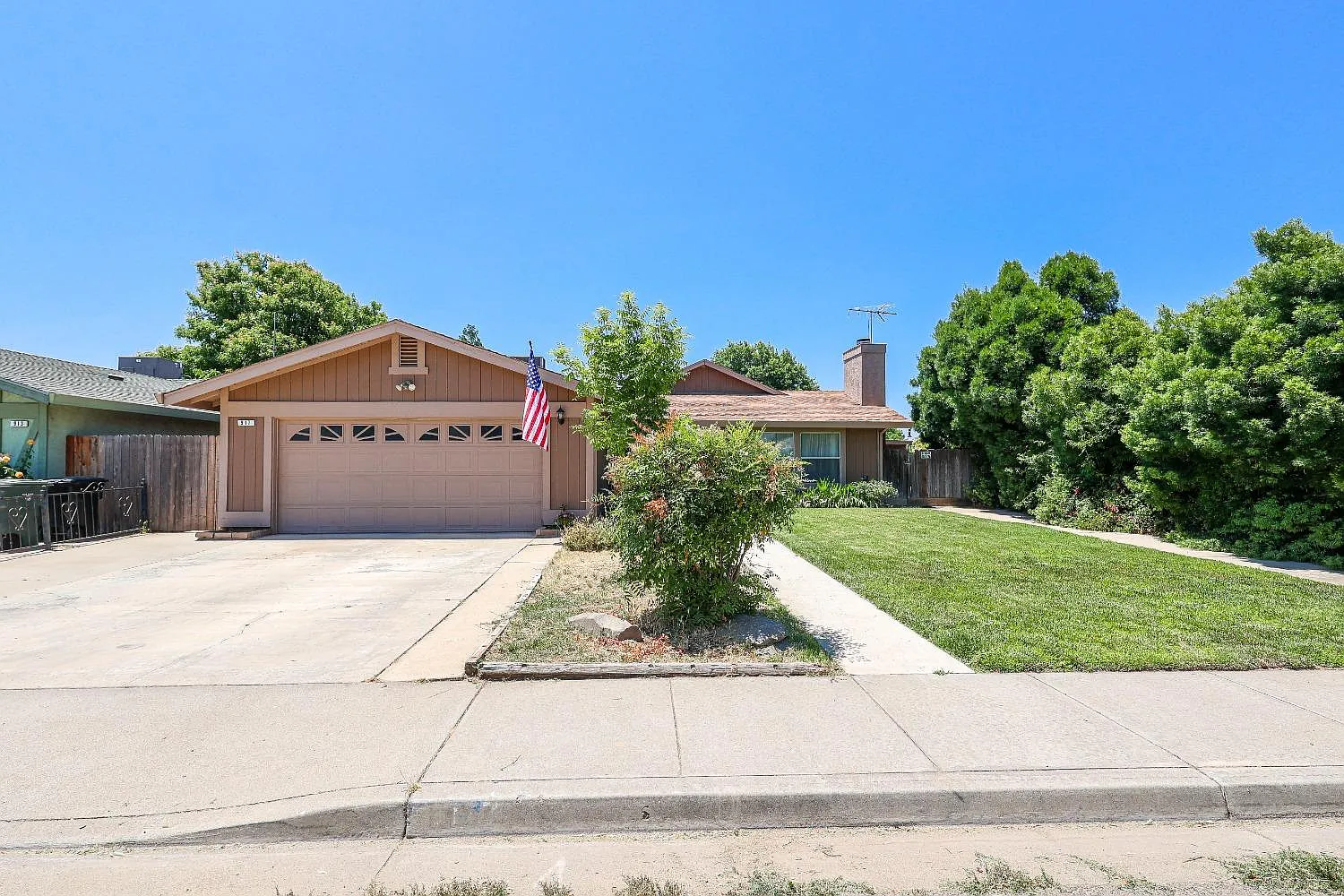 917 Mirandy Ln photo 1